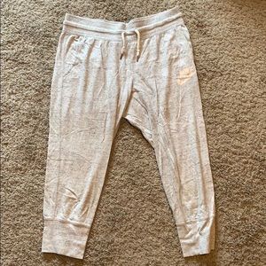 Nike Cropped Joggers